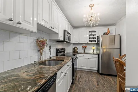 $629,000 | 200 Grand Cove Way, Unit 3L, Edgewater, NJ 07020