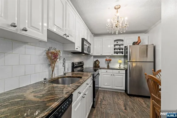 $629,000 | 200 Grand Cove Way, Unit 3L, Edgewater, NJ 07020