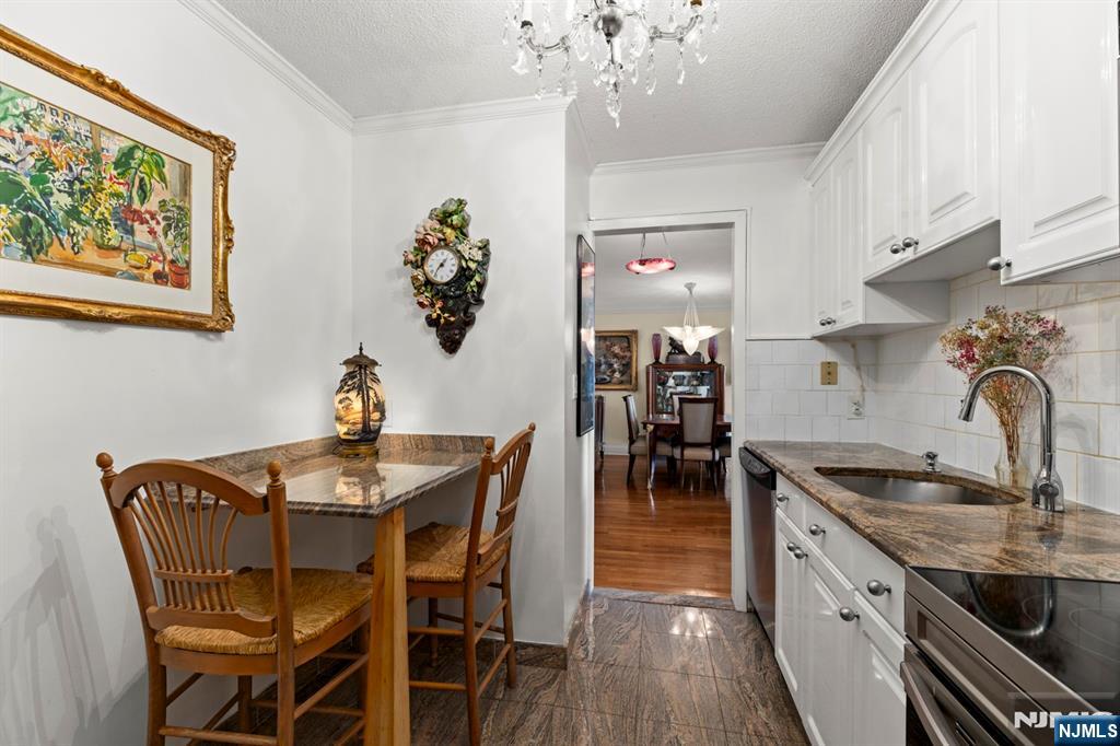 200 Grand Cove Way, Unit 3L Edgewater, NJ 07020 - Photo 6 of 31