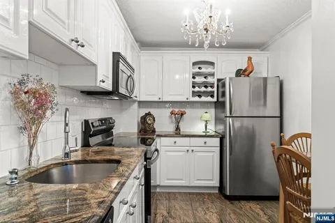 $629,000 | 200 Grand Cove Way, Unit 3L, Edgewater, NJ 07020