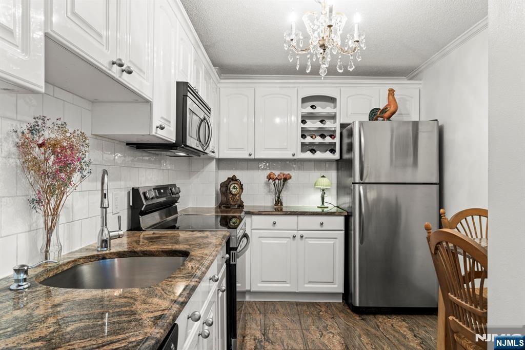 200 Grand Cove Way, Unit 3L Edgewater, NJ 07020 - Photo 7 of 31