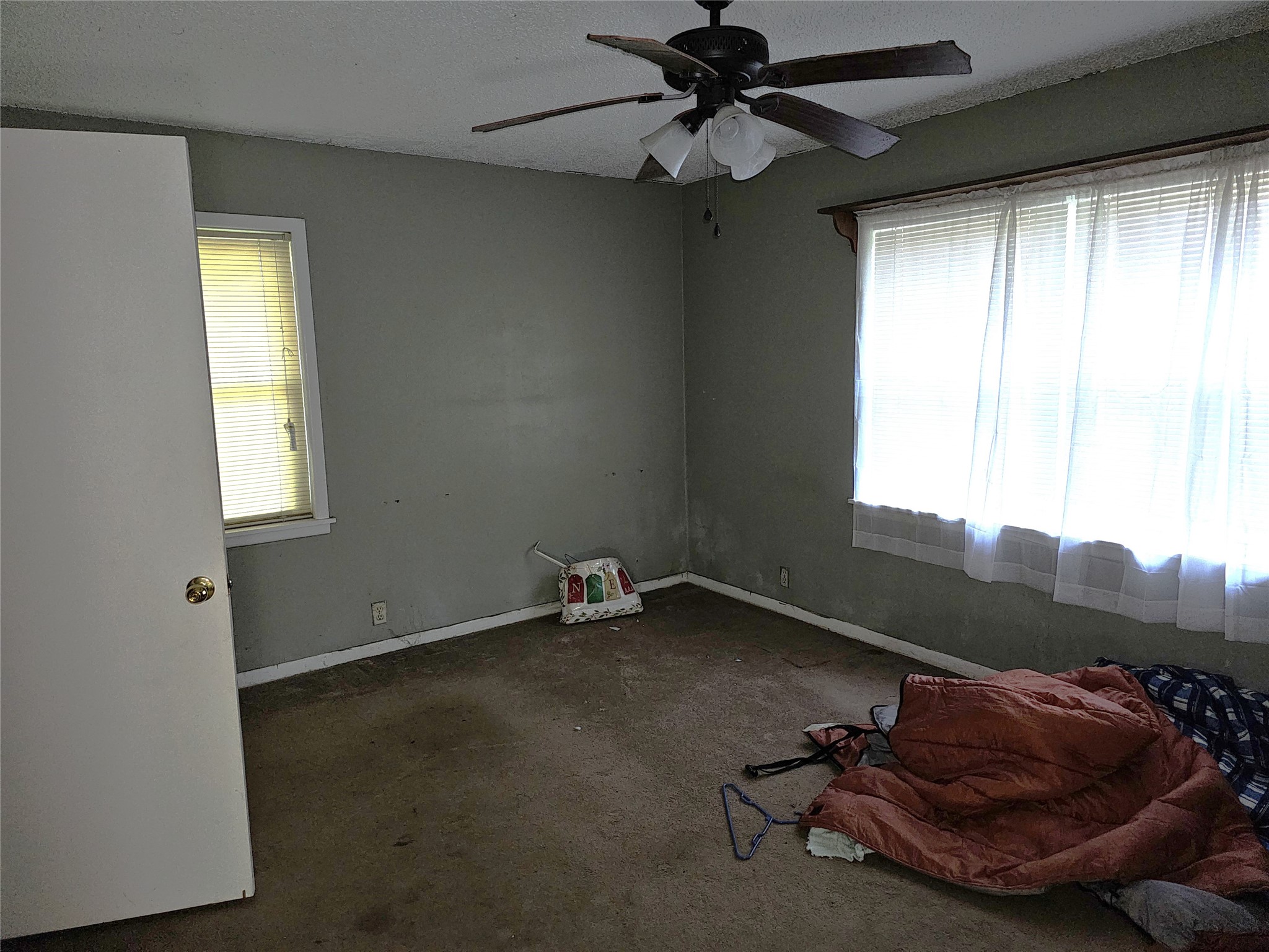 216 Westwood Road Palestine, TX 75803 - Photo 13 of 23 a room with a window and a chandelier