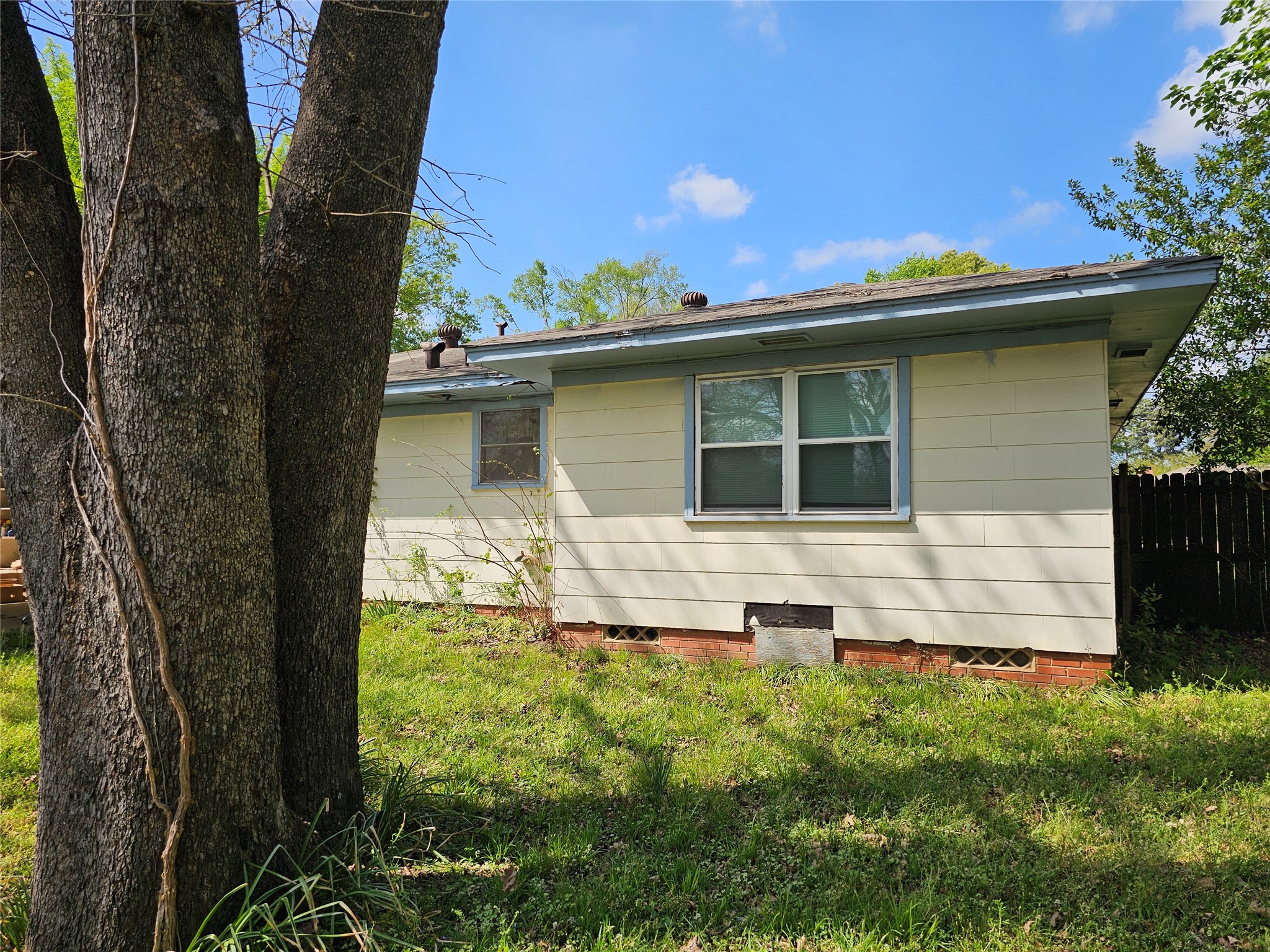 216 Westwood Road Palestine, TX 75803 - Photo 16 of 23 a front view of a house with garden