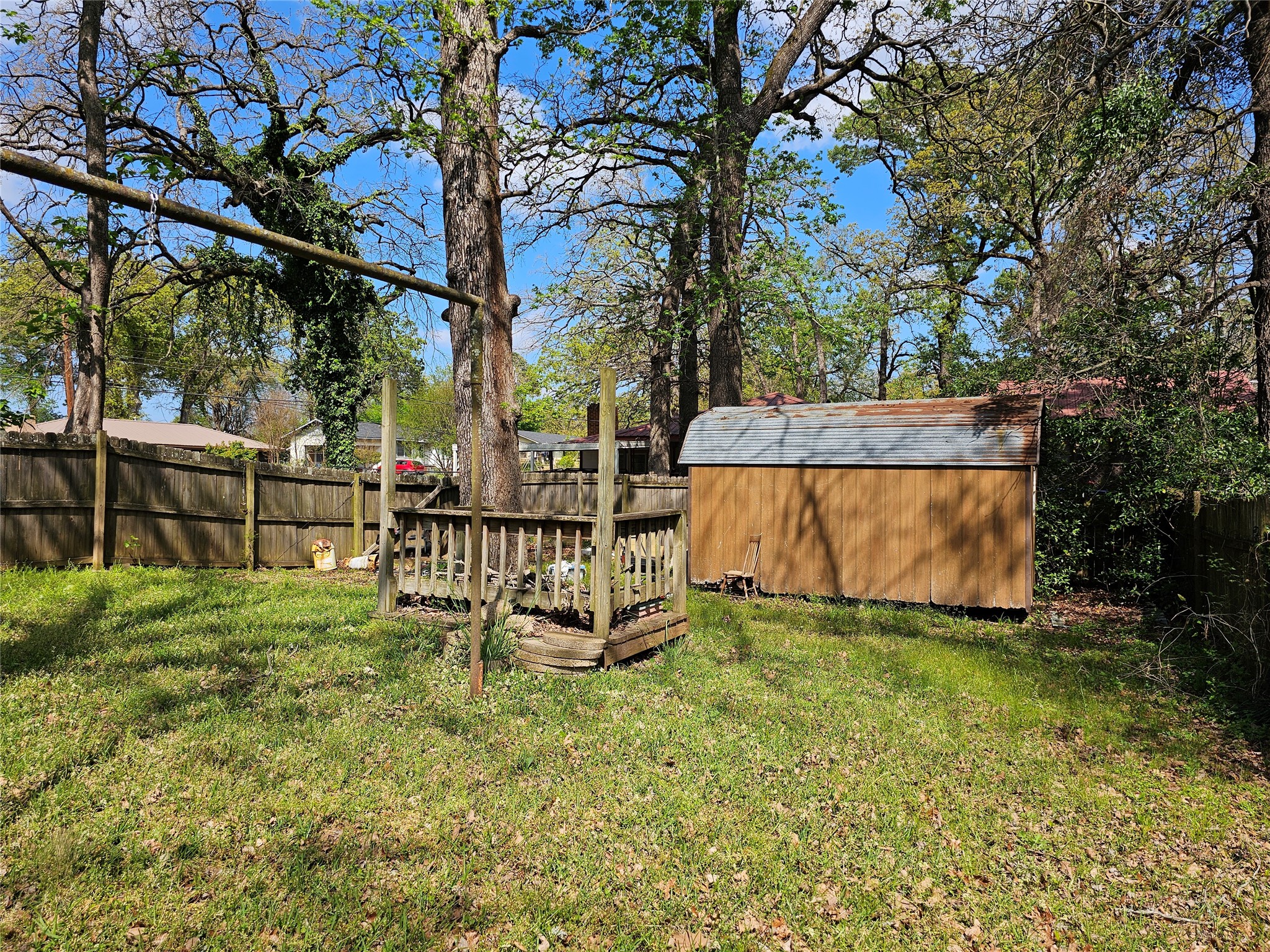 216 Westwood Road Palestine, TX 75803 - Photo 20 of 23 a view of backyard with deck