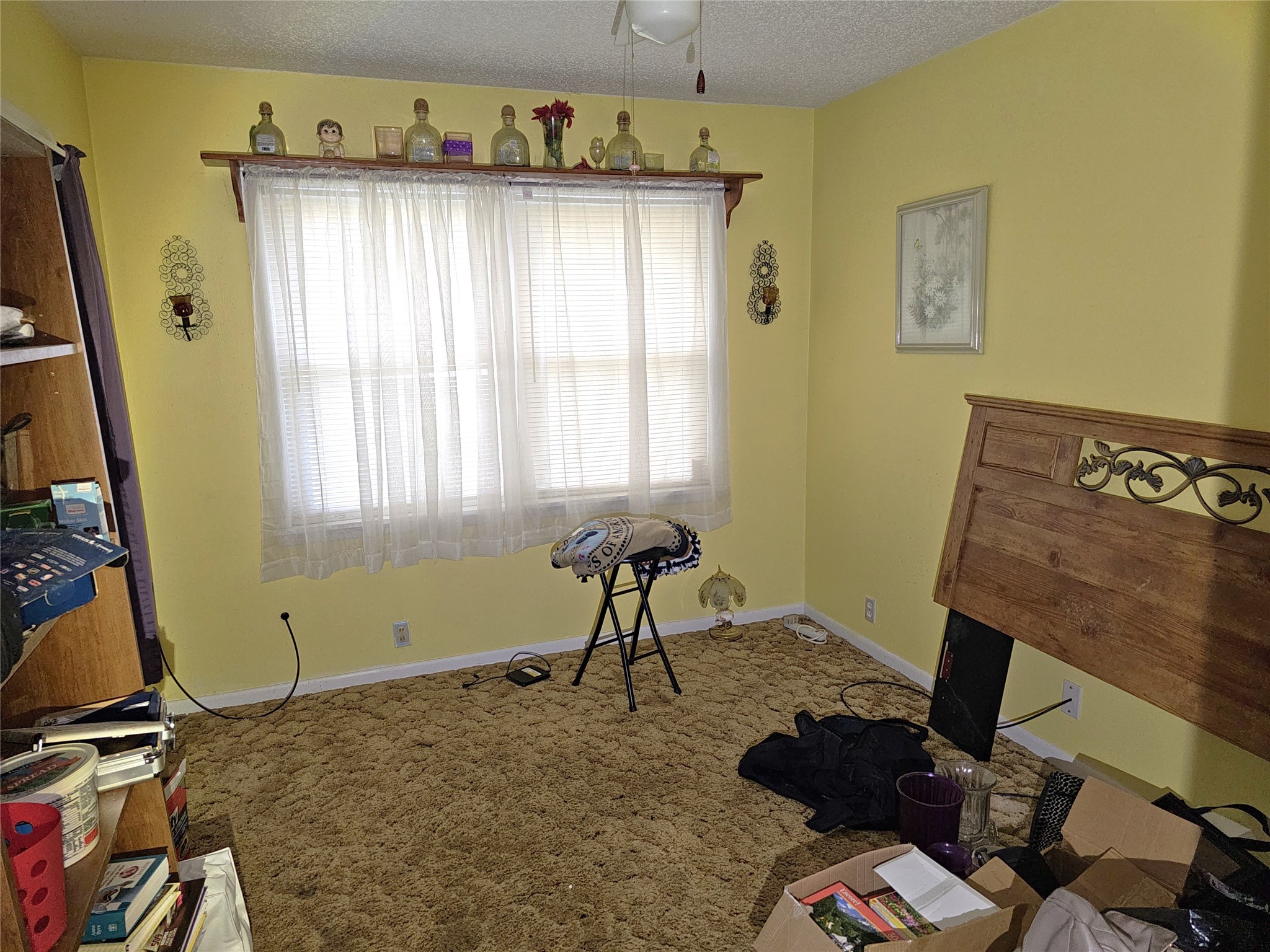 216 Westwood Road Palestine, TX 75803 - Photo 10 of 23 a room with window and furniture