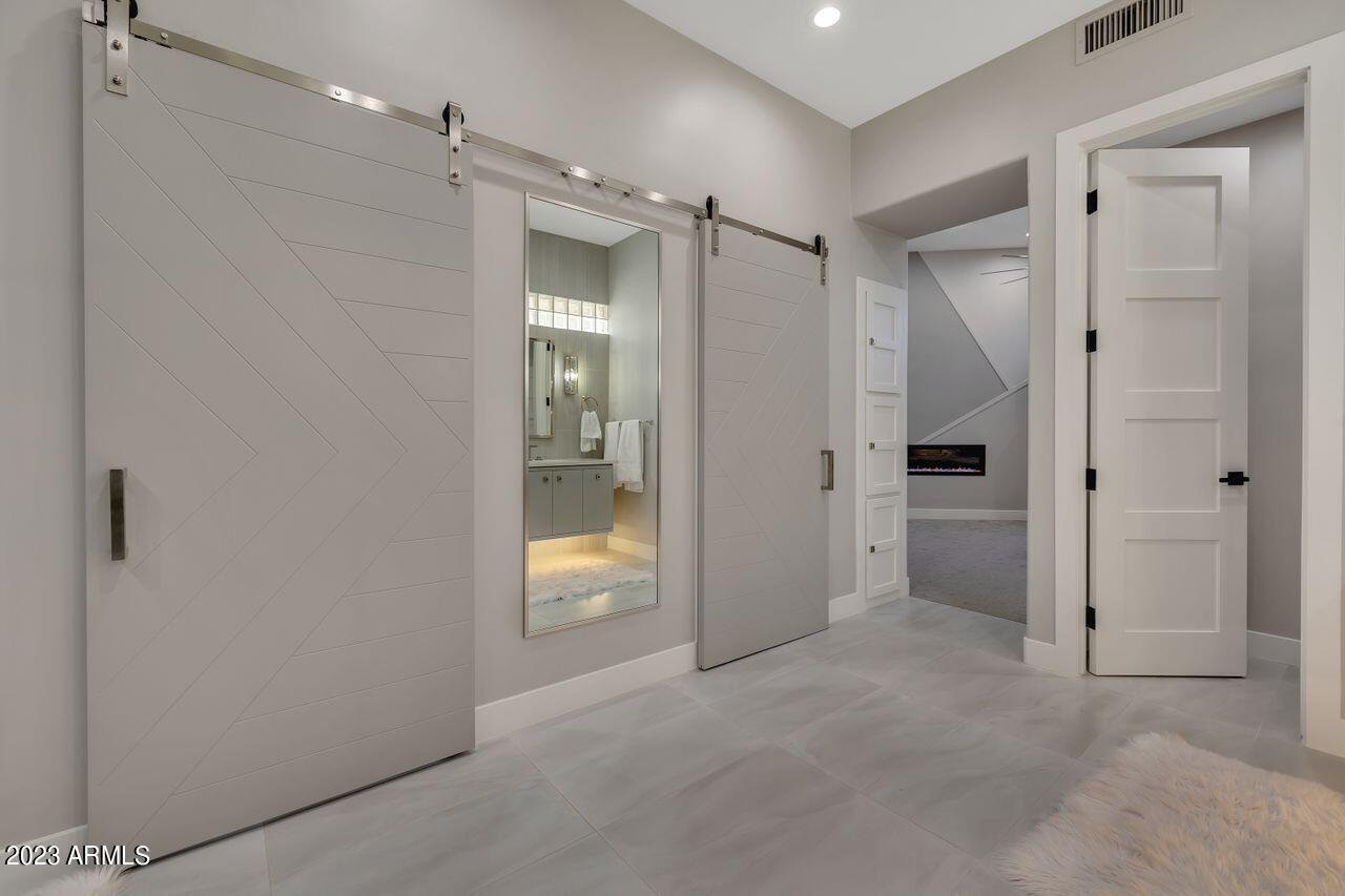 7525 East Gainey Ranch Road, Unit 119 Scottsdale, AZ 85258 - Photo 15 of 29 Walkin & Shoe Closet