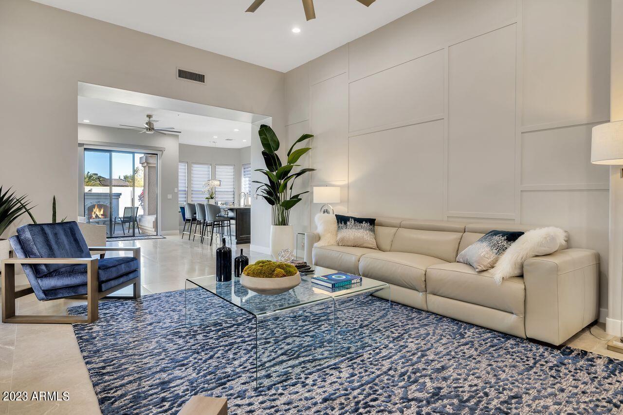 7525 East Gainey Ranch Road, Unit 119 Scottsdale, AZ 85258 - Photo 2 of 29 Living Room