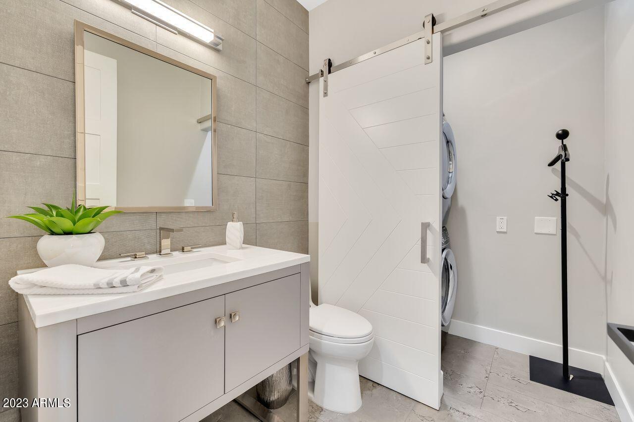 7525 East Gainey Ranch Road, Unit 119 Scottsdale, AZ 85258 - Photo 22 of 29 1/2 Bath with Laundry behind