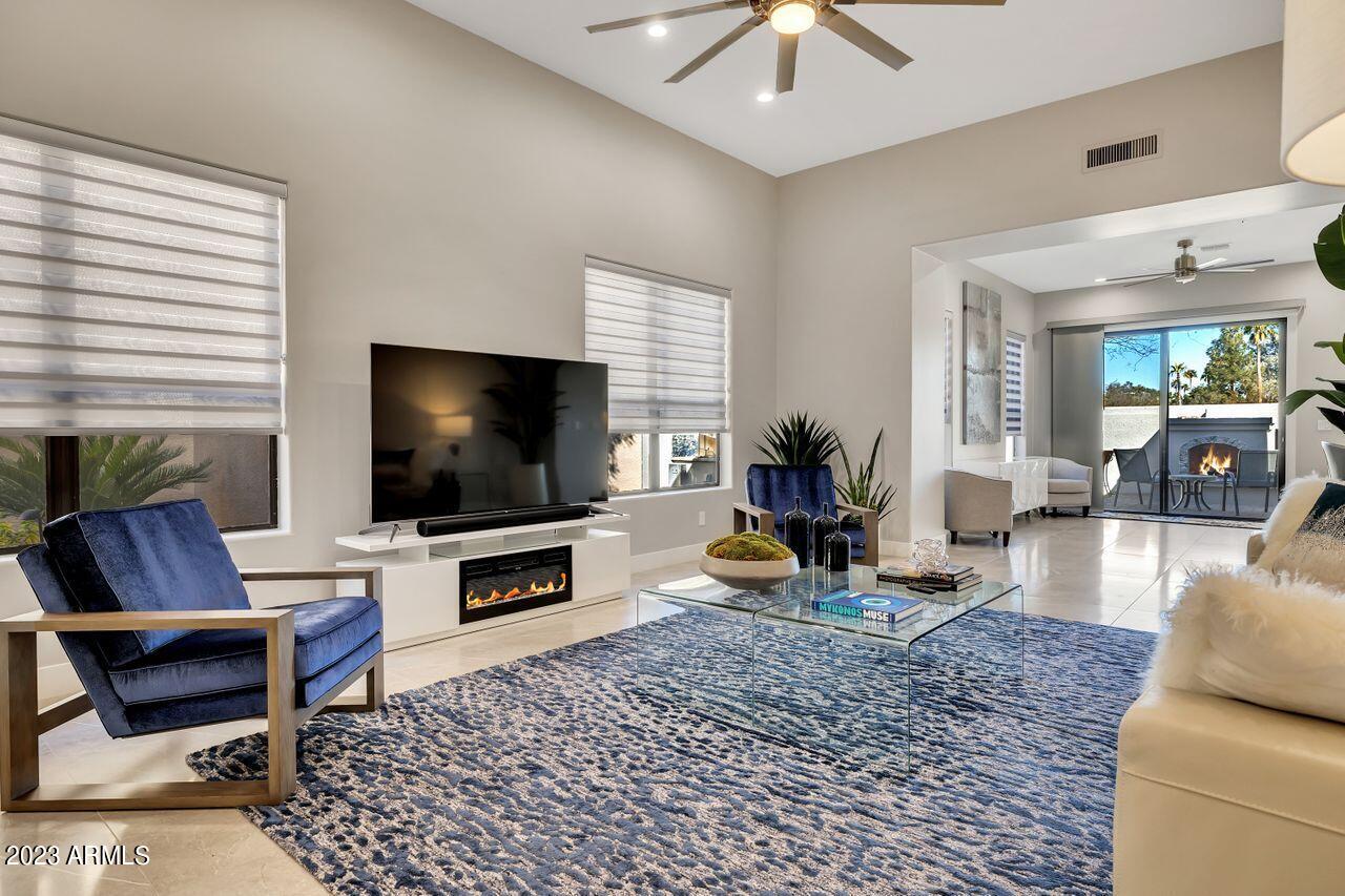 7525 East Gainey Ranch Road, Unit 119 Scottsdale, AZ 85258 - Photo 3 of 29 Living Room