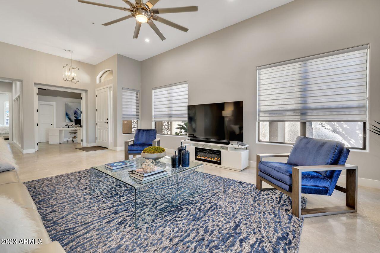 7525 East Gainey Ranch Road, Unit 119 Scottsdale, AZ 85258 - Photo 4 of 29 Living Room