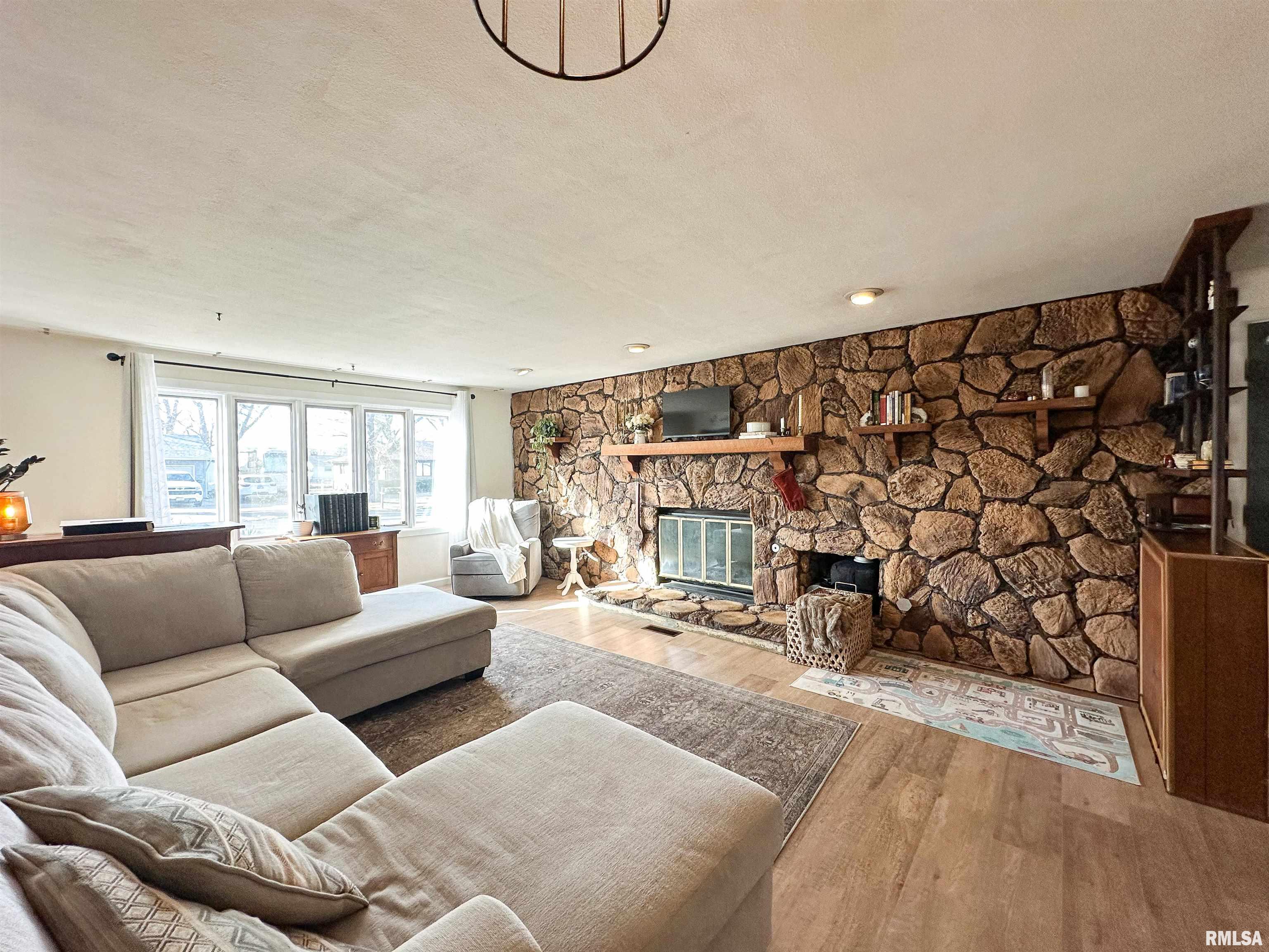 2708 Daycor Divide Peoria, IL 61607 - Photo 2 of 25