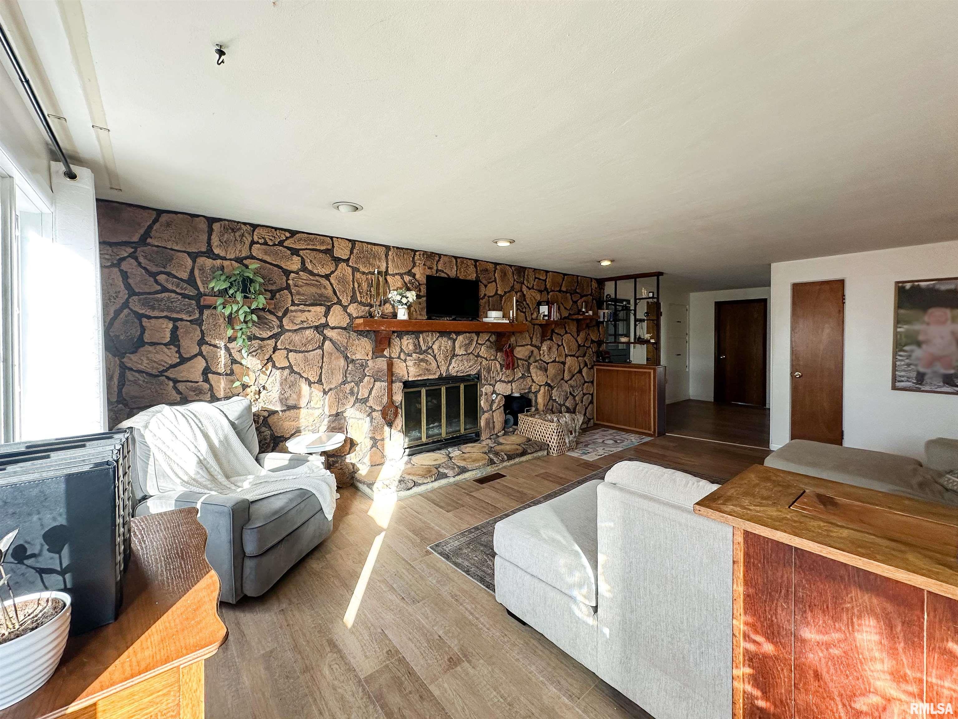 2708 Daycor Divide Peoria, IL 61607 - Photo 5 of 25