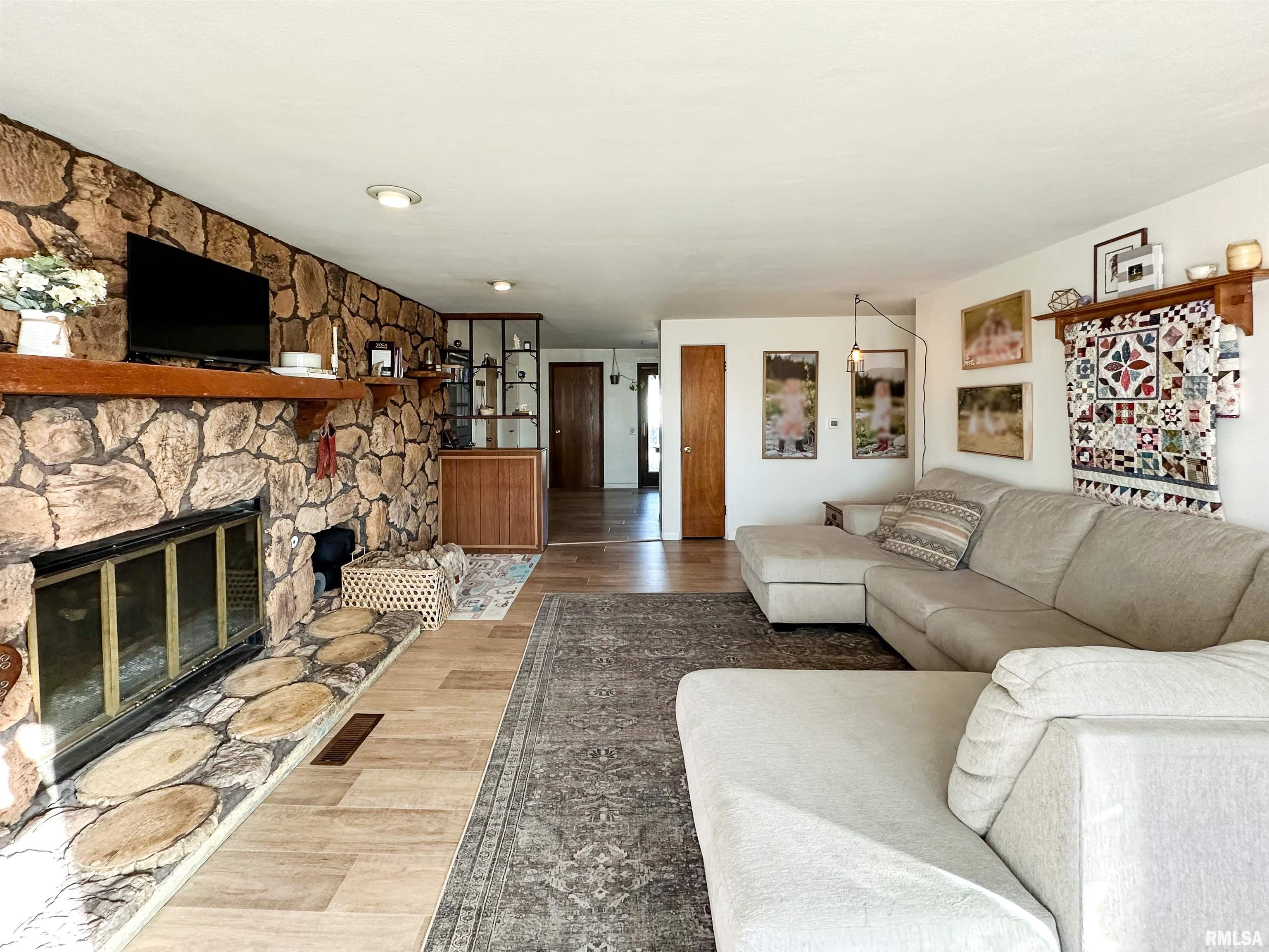 2708 Daycor Divide Peoria, IL 61607 - Photo 6 of 25