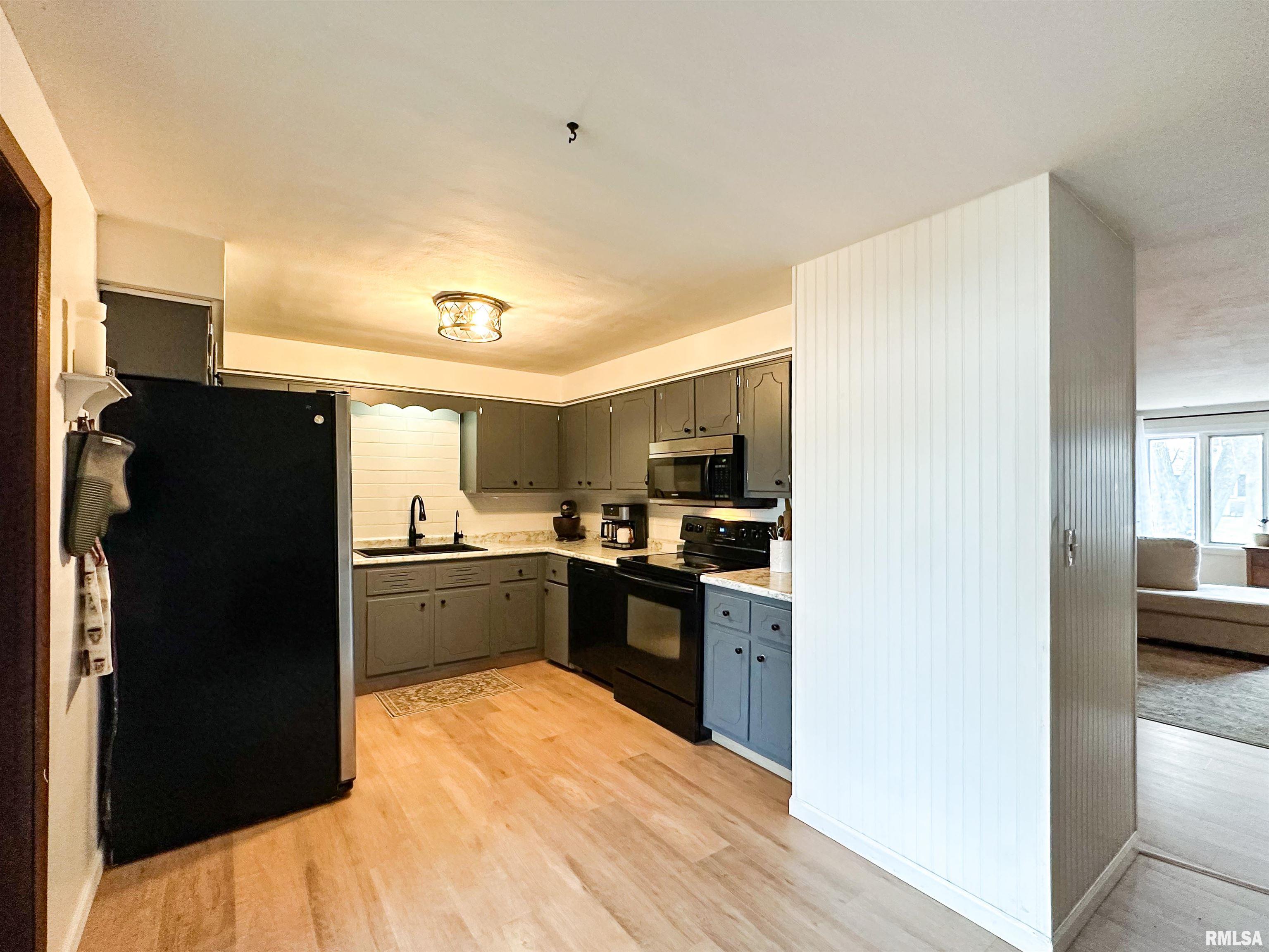 2708 Daycor Divide Peoria, IL 61607 - Photo 7 of 25