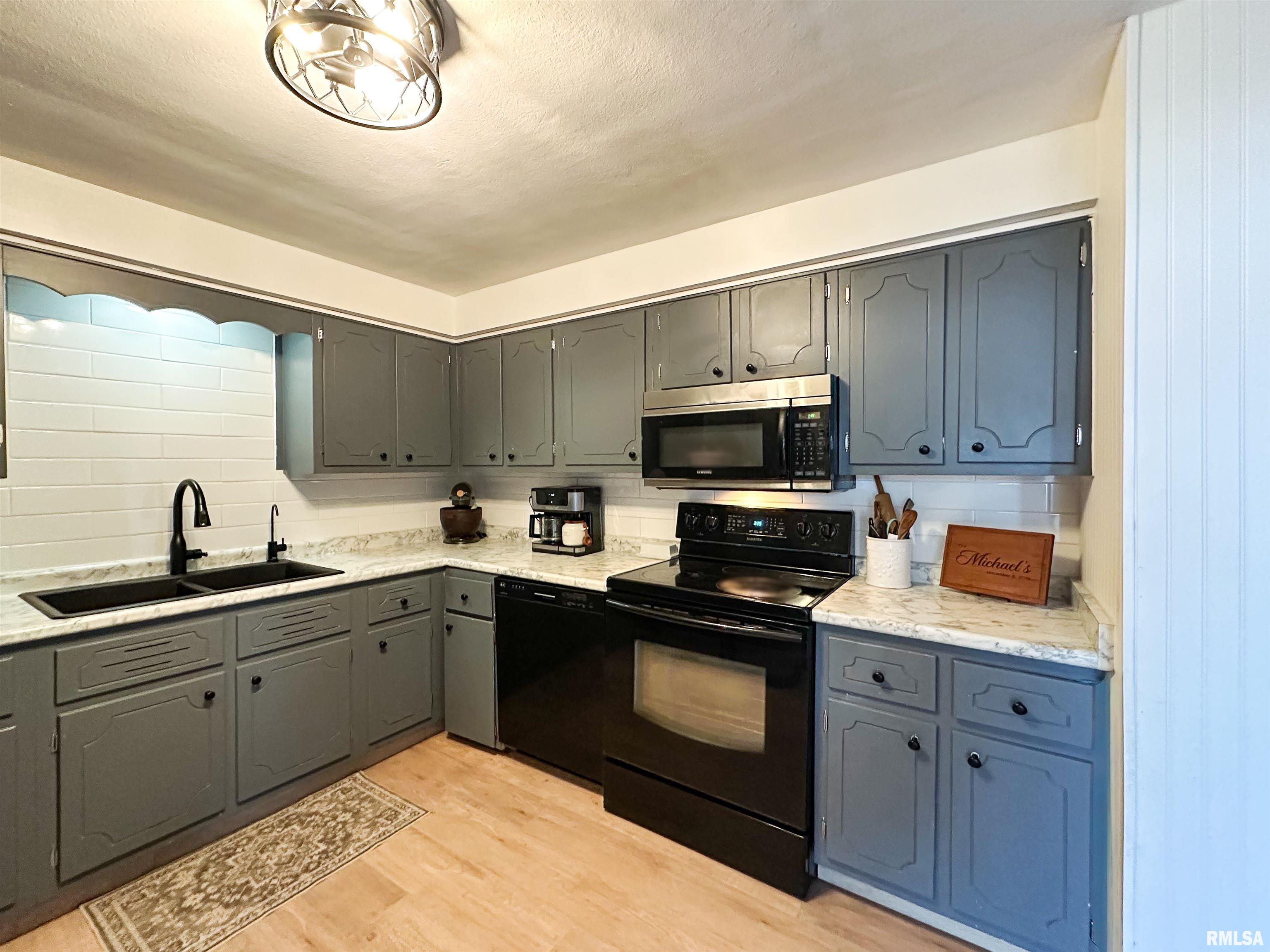 2708 Daycor Divide Peoria, IL 61607 - Photo 9 of 25