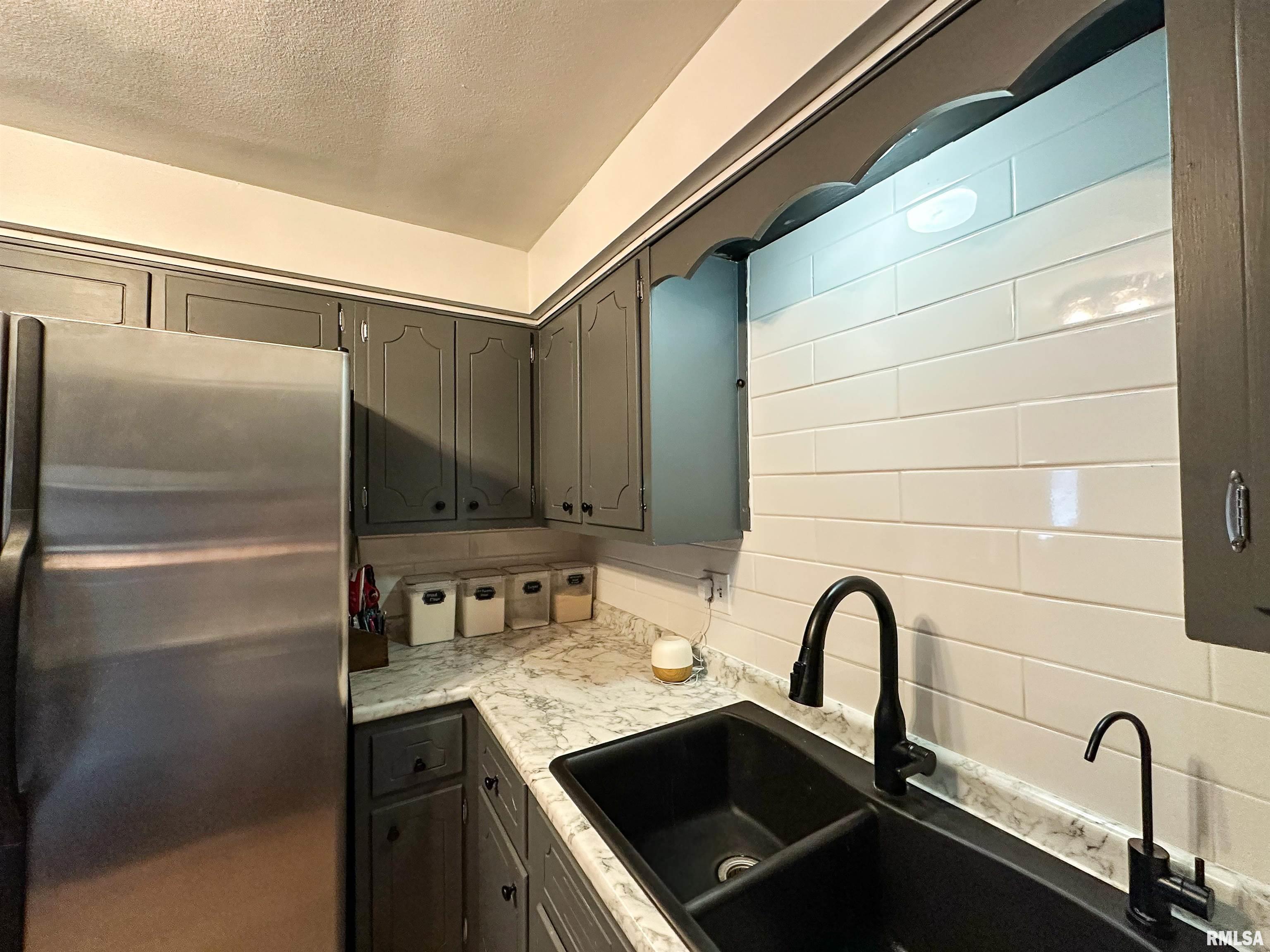 2708 Daycor Divide Peoria, IL 61607 - Photo 10 of 25