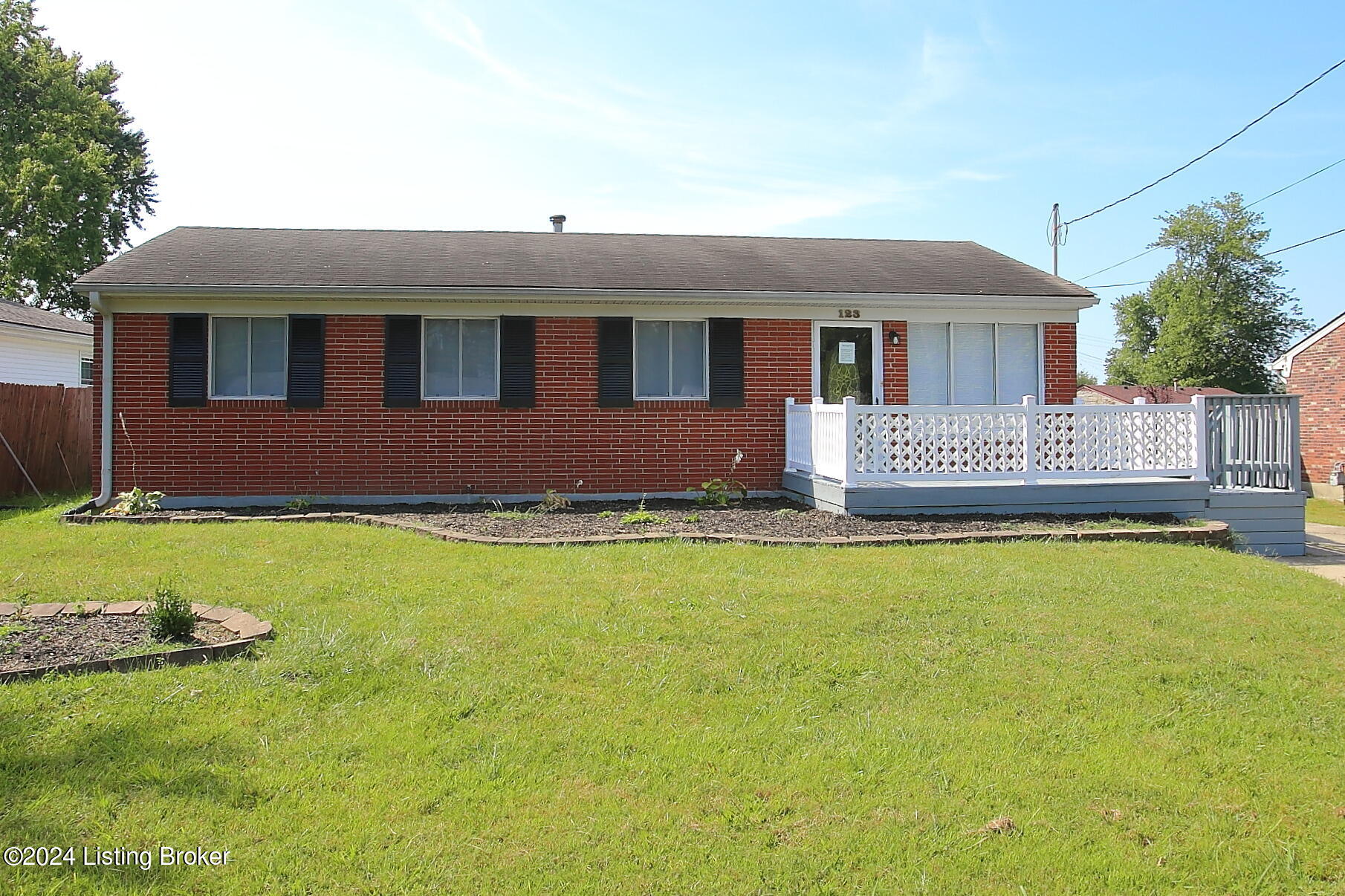 123 Clover Road Louisville, KY 40229 - Photo 1 of 43 Front