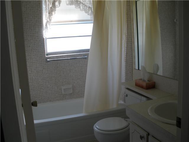 70 Suffolk B, Unit 70 Boca Raton, FL 33434 - Photo 5 of 10 Additional Photo