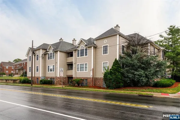 $549,000 | 428 Grand Avenue, Unit 2C, Palisades Park, NJ 07650