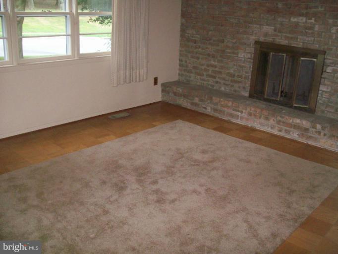 220 Walgrove Road Reisterstown, MD 21136 - Photo 11 of 24 Living Room