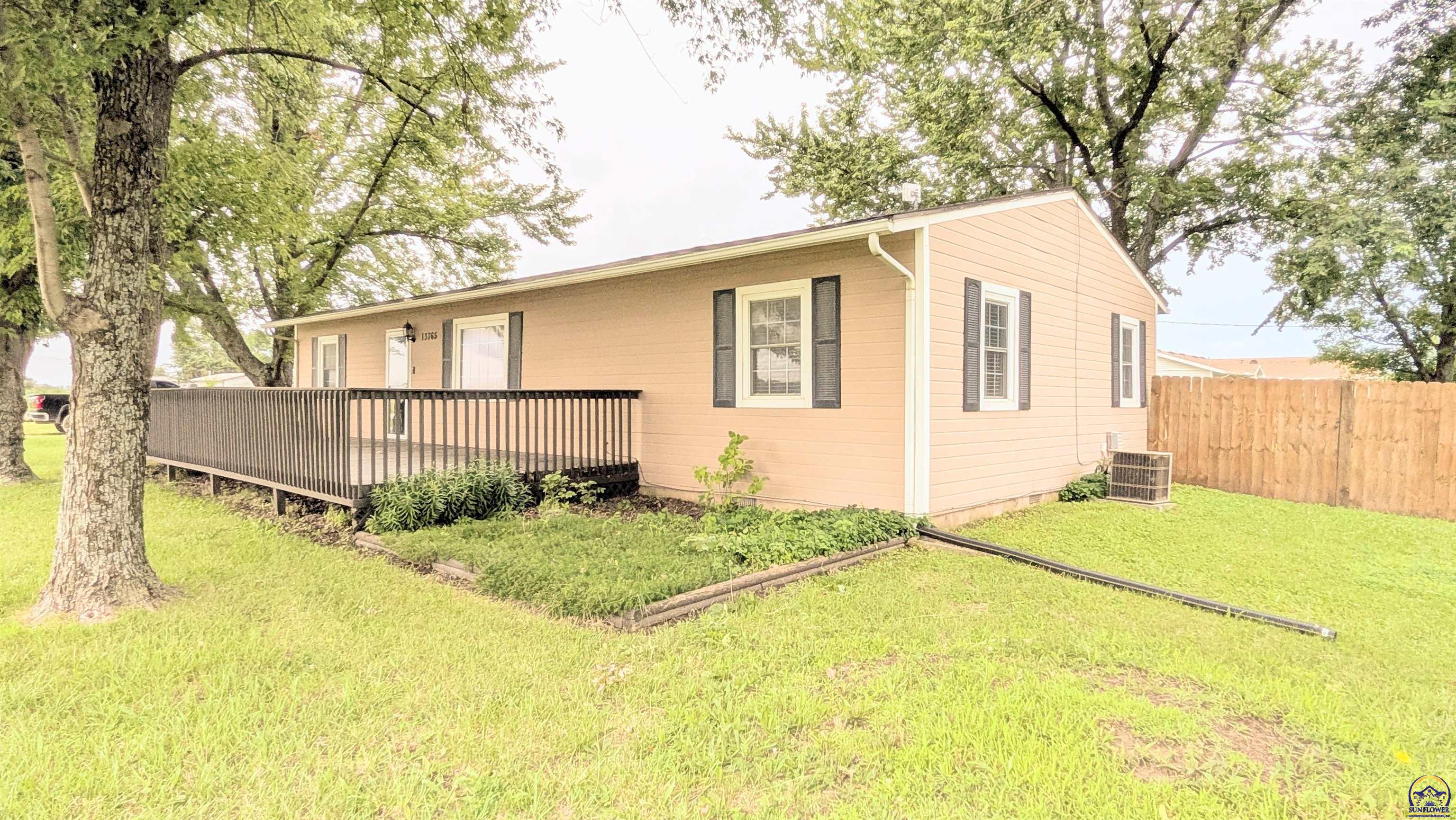 13765 South Morrill Road Carbondale, KS 66414 - Photo 5 of 46