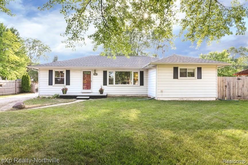 2722 Culbertson Avenue Rochester Hills, MI 48307 - Photo 1 of 44