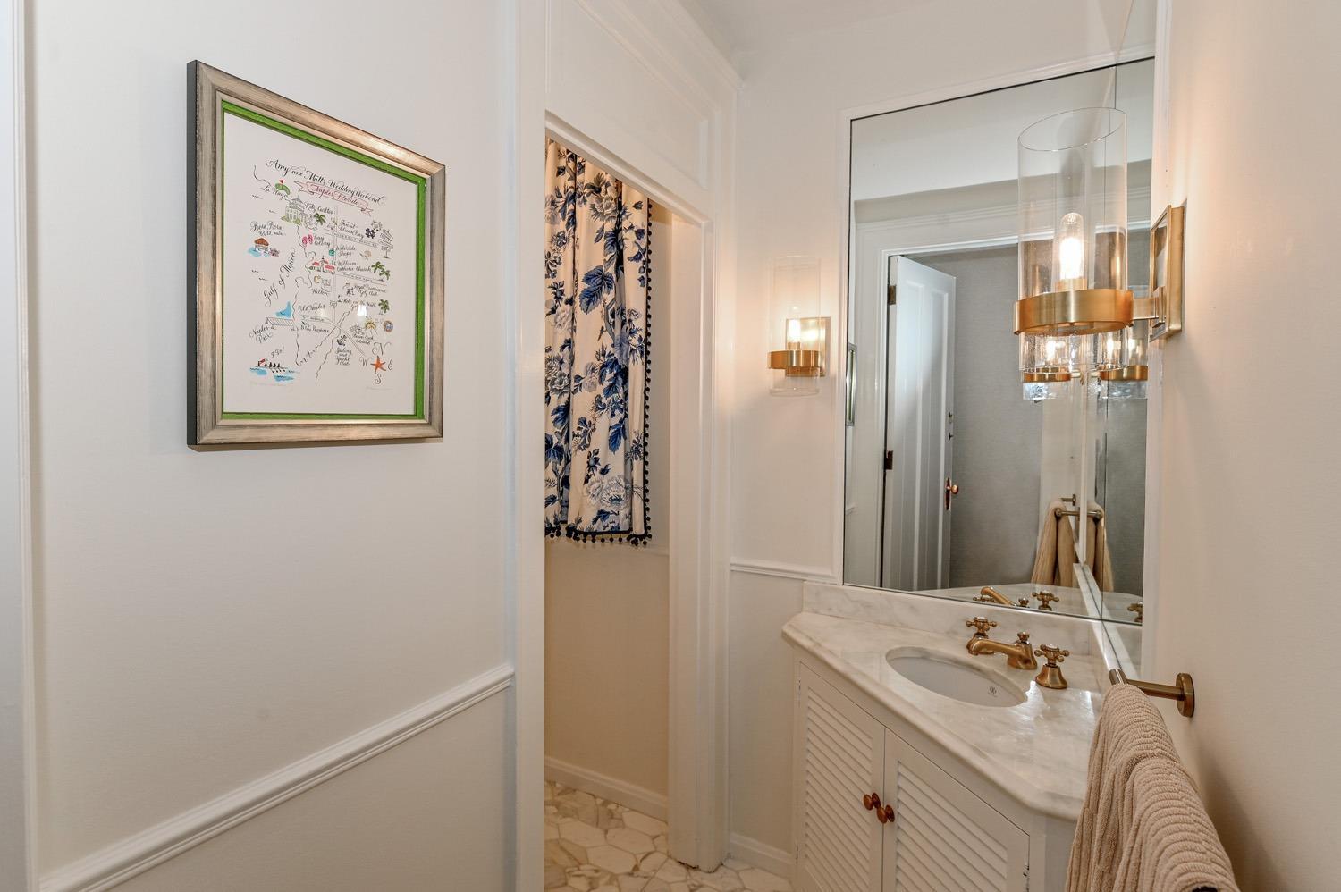 2461 Grandin Road Cincinnati, OH 45208 - Photo 18 of 48