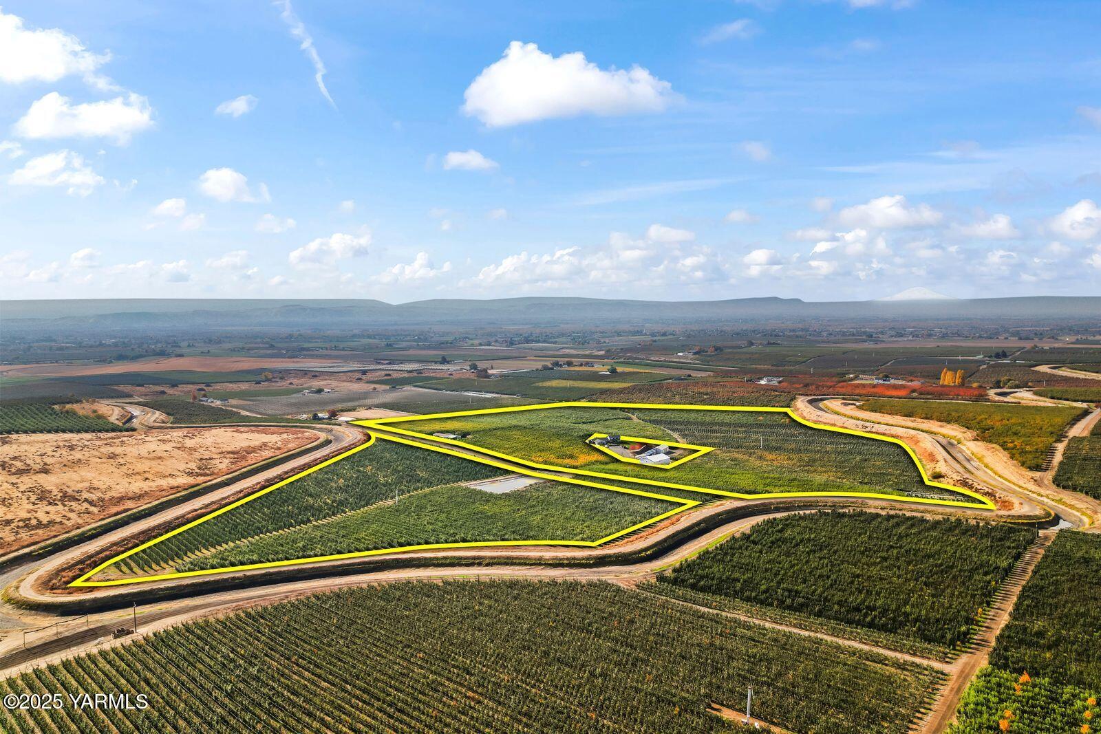 370 Macy Road Zillah, WA 98953 - Photo 34 of 42 a view of swimming pool