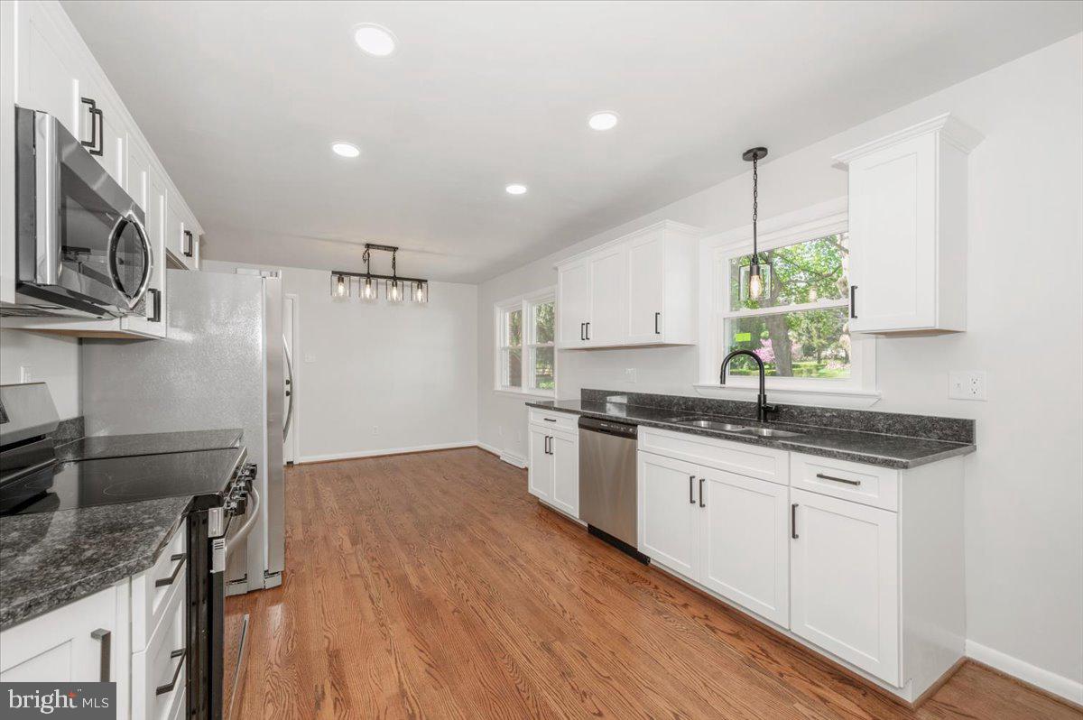 13616 Royal Road Hagerstown, MD 21742 - Photo 14 of 57 Bright and modern kitchen oasis.
