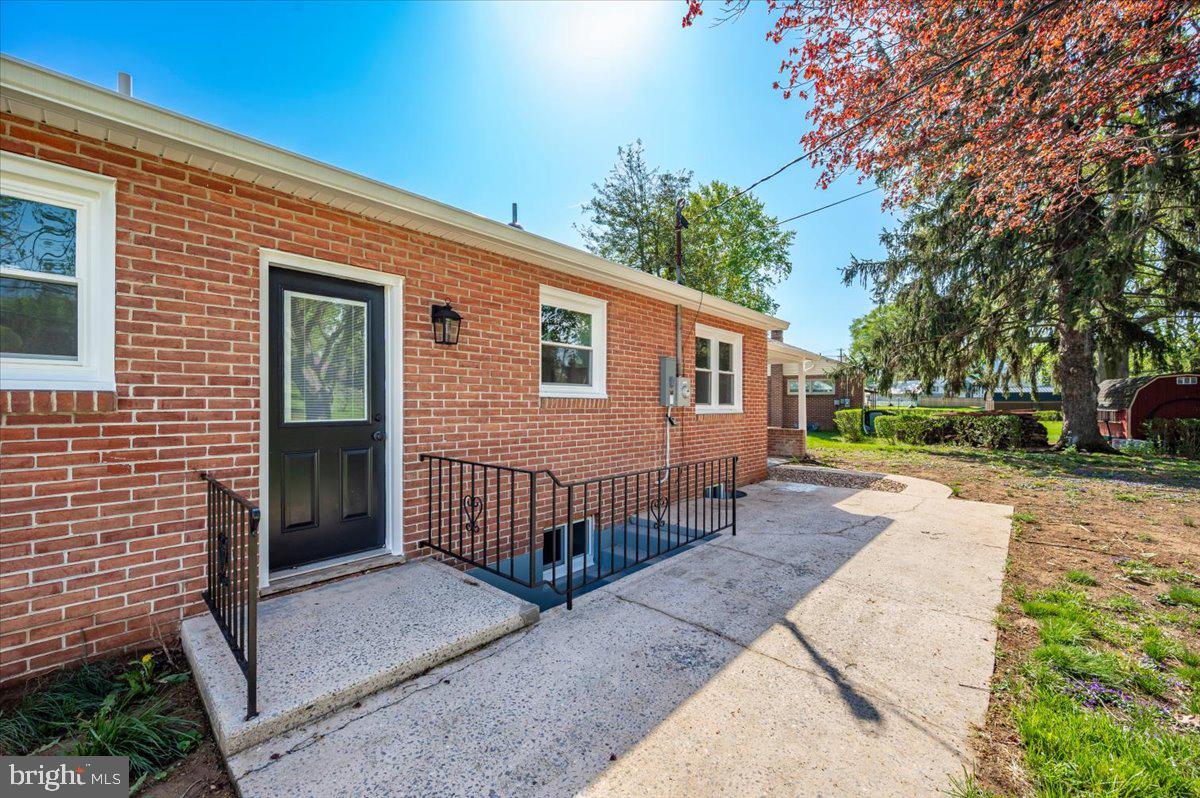13616 Royal Road Hagerstown, MD 21742 - Photo 41 of 57 Charming brick home with inviting entry.