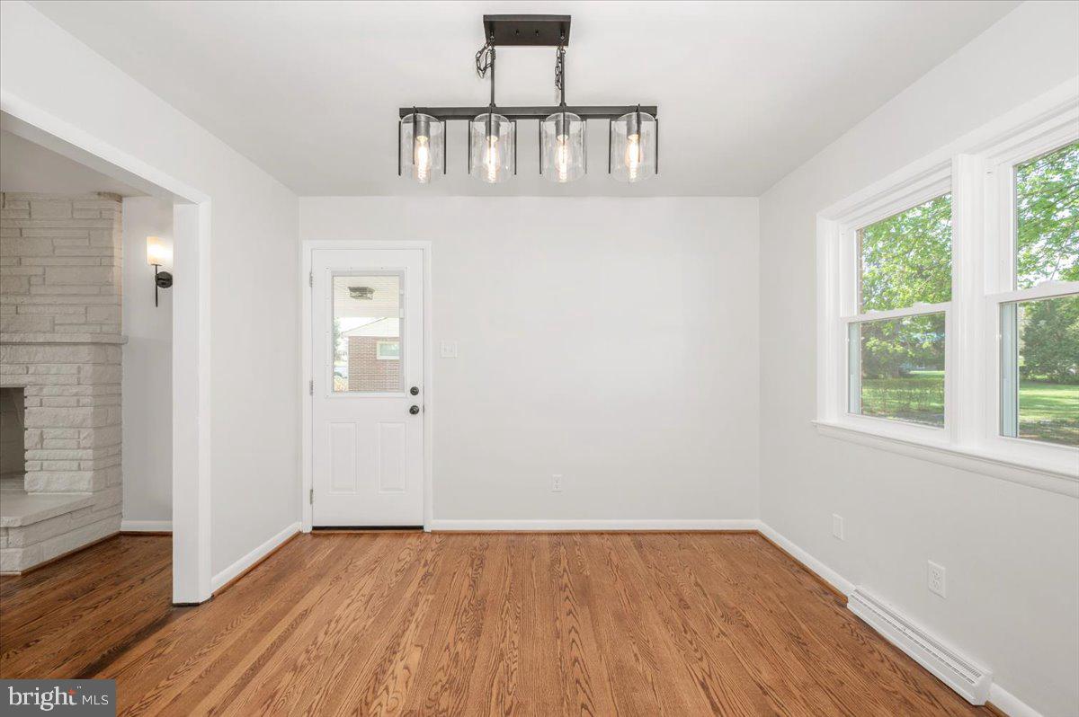 13616 Royal Road Hagerstown, MD 21742 - Photo 8 of 57 Bright and airy entryway charm.