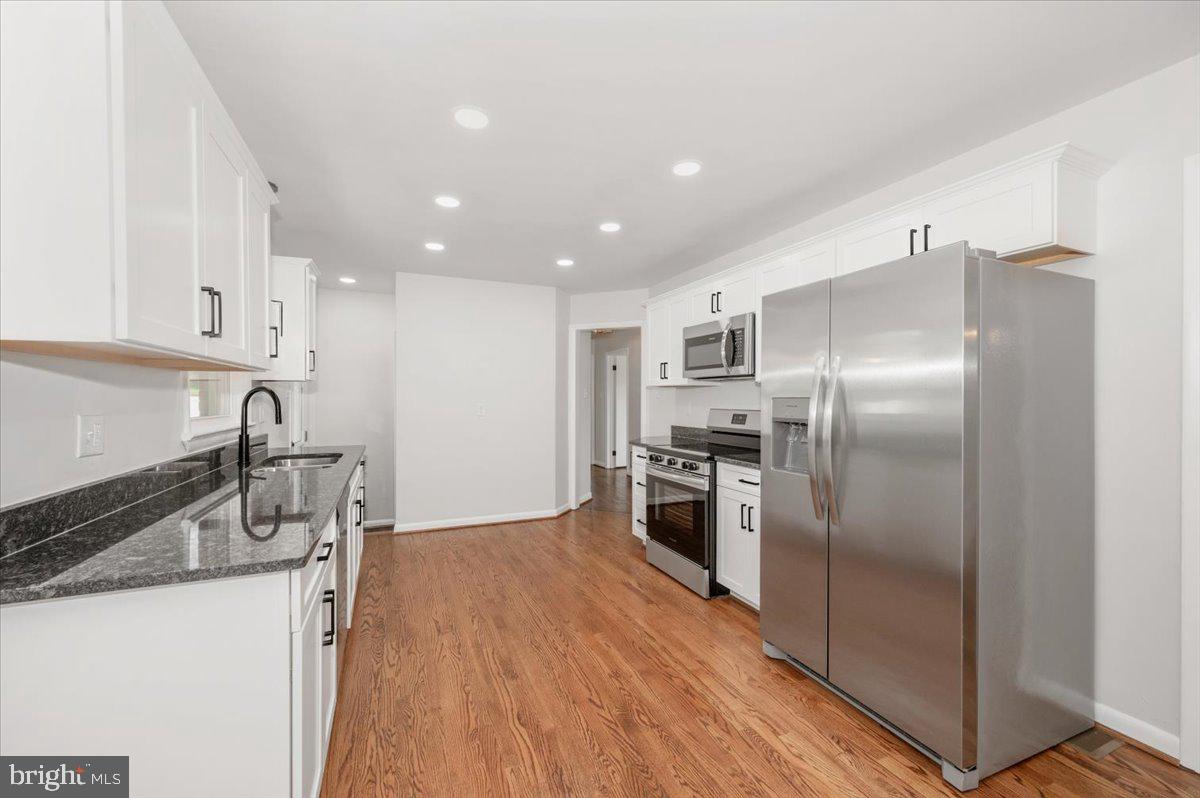 13616 Royal Road Hagerstown, MD 21742 - Photo 9 of 57 Modern kitchen with sleek finishes.