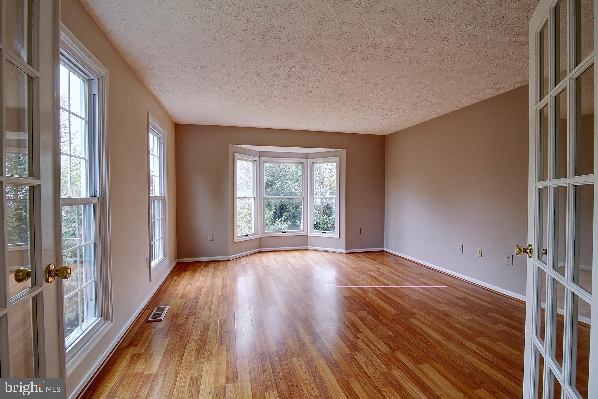 17106 Spates Hill Road Poolesville, MD 20837 - Photo 3 of 30 Living Room