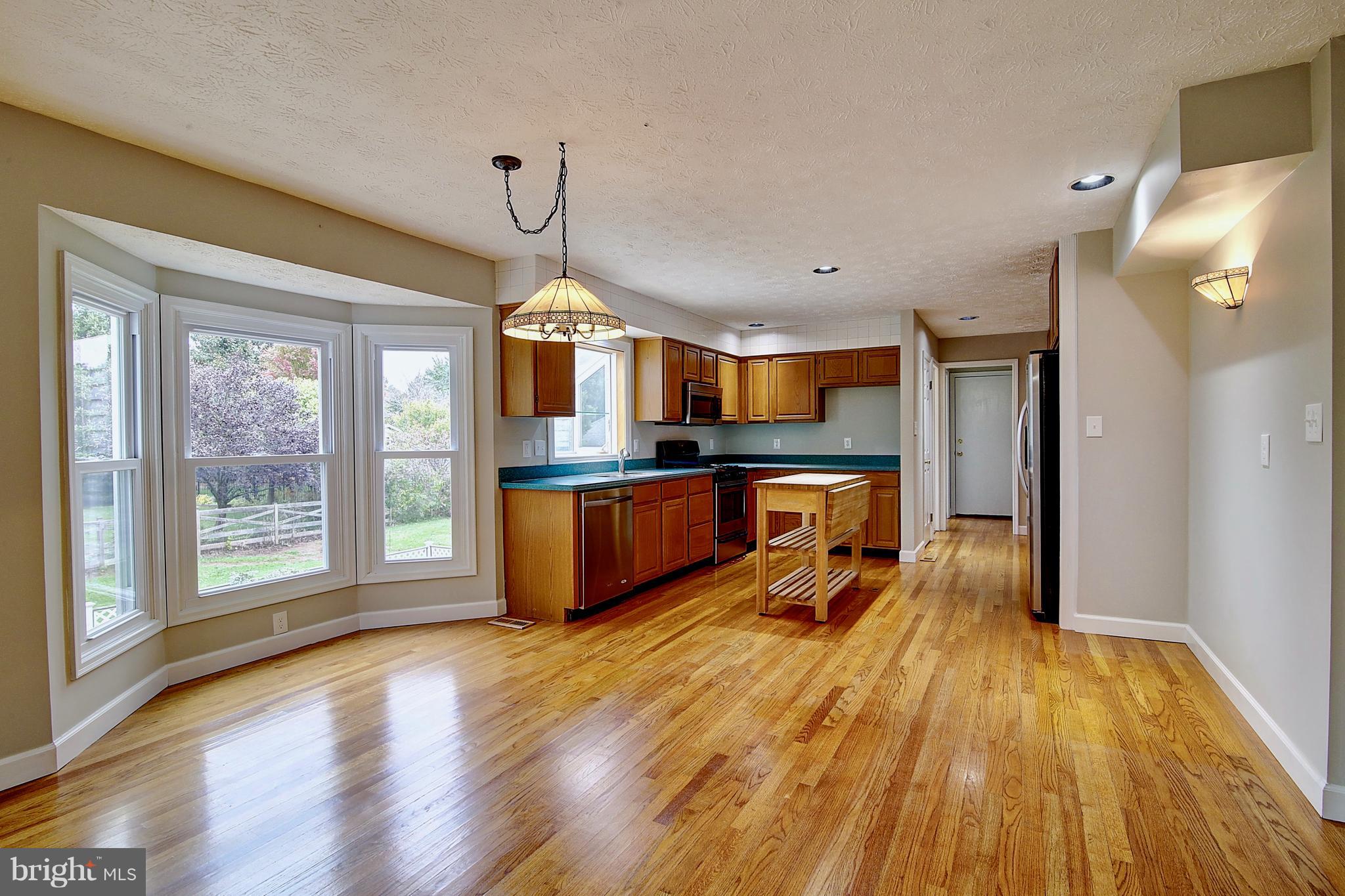17106 Spates Hill Road Poolesville, MD 20837 - Photo 5 of 30 Kitchen