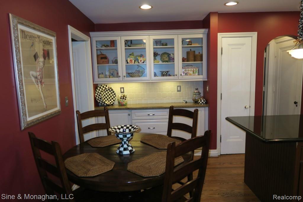 710 Lincoln Road Grosse Pointe, MI 48230 - Photo 10 of 29 img_1582.jpg