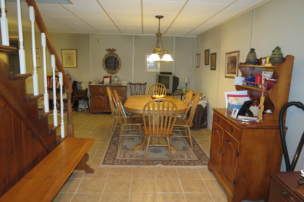 63 Pequot Point Road Westfield, MA 01085 - Photo 8 of 19