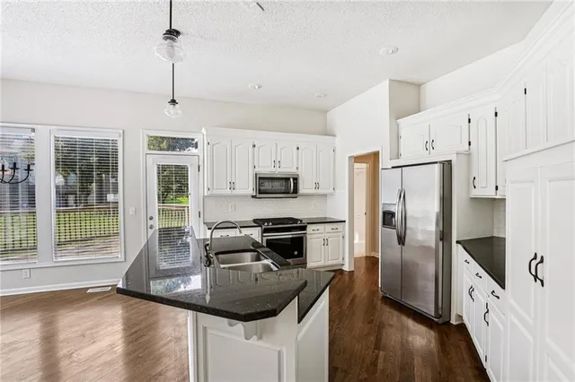 $622,500 | 14157 Bond Street, Overland Park, KS 66221
