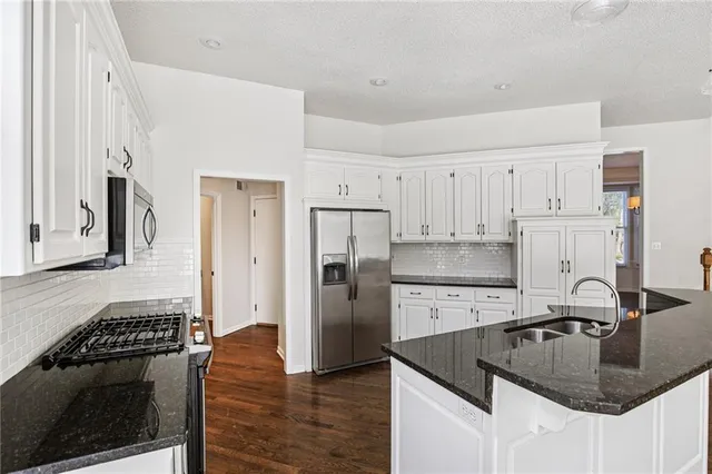 $622,500 | 14157 Bond Street, Overland Park, KS 66221