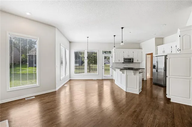 $622,500 | 14157 Bond Street, Overland Park, KS 66221