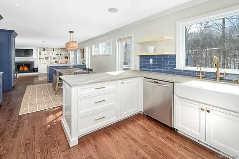 $1,899,000 | 415 Sarles Street, Bedford Corners, NY 10549