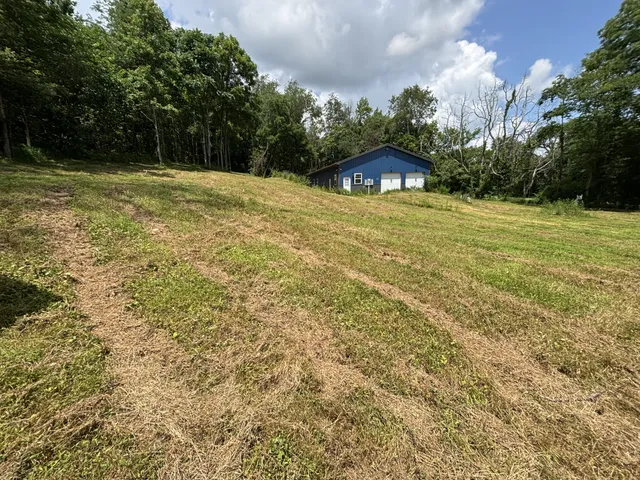 a view of a yard with a house