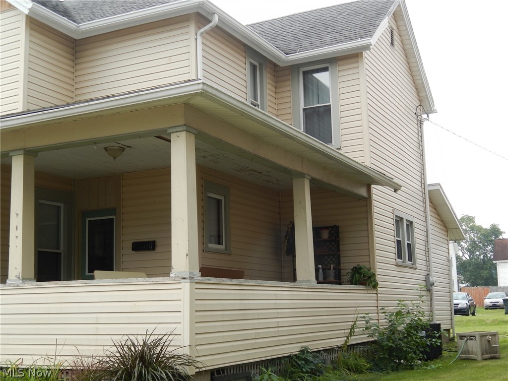 355 South 9th Street Coshocton, OH 43812 - Photo 2 of 35 front porch