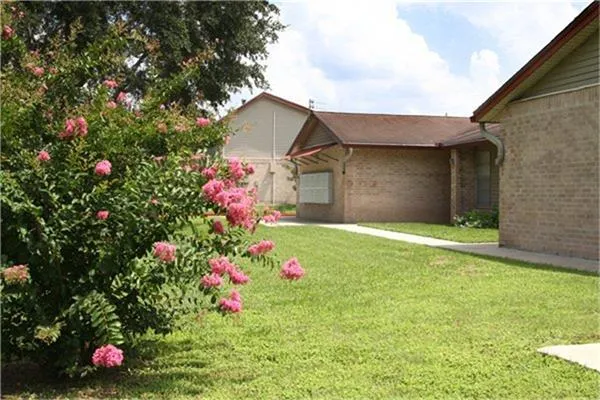 $813 | 1301 South Tyler Street, Unit 50, Beeville, TX 78102