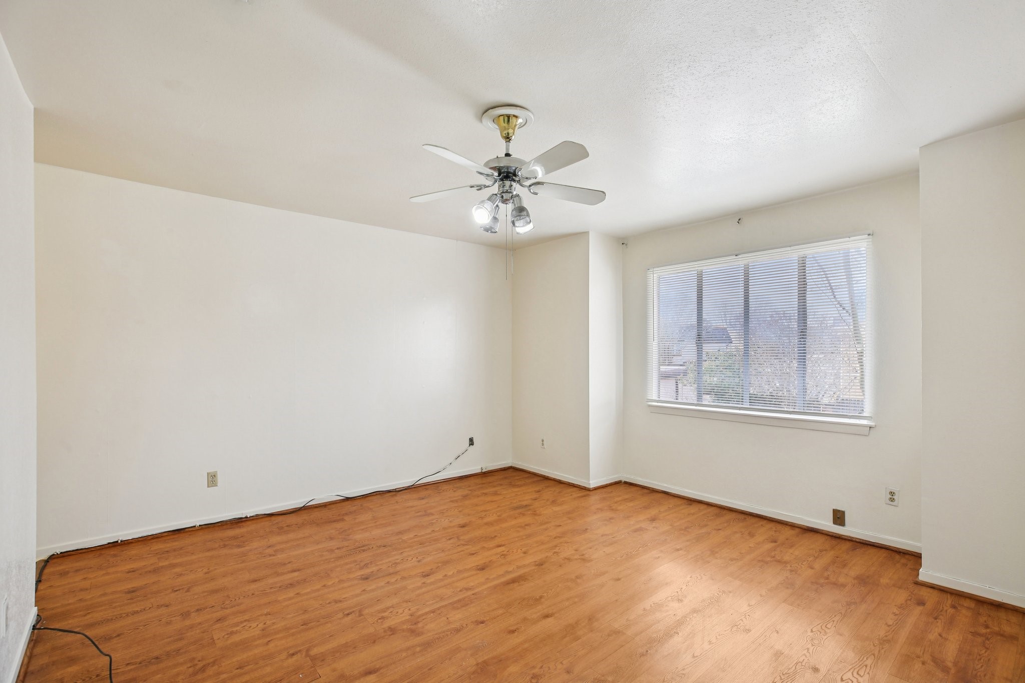 8379 La Roche Lane Houston, TX 77036 - Photo 18 of 28 Primary bedroom