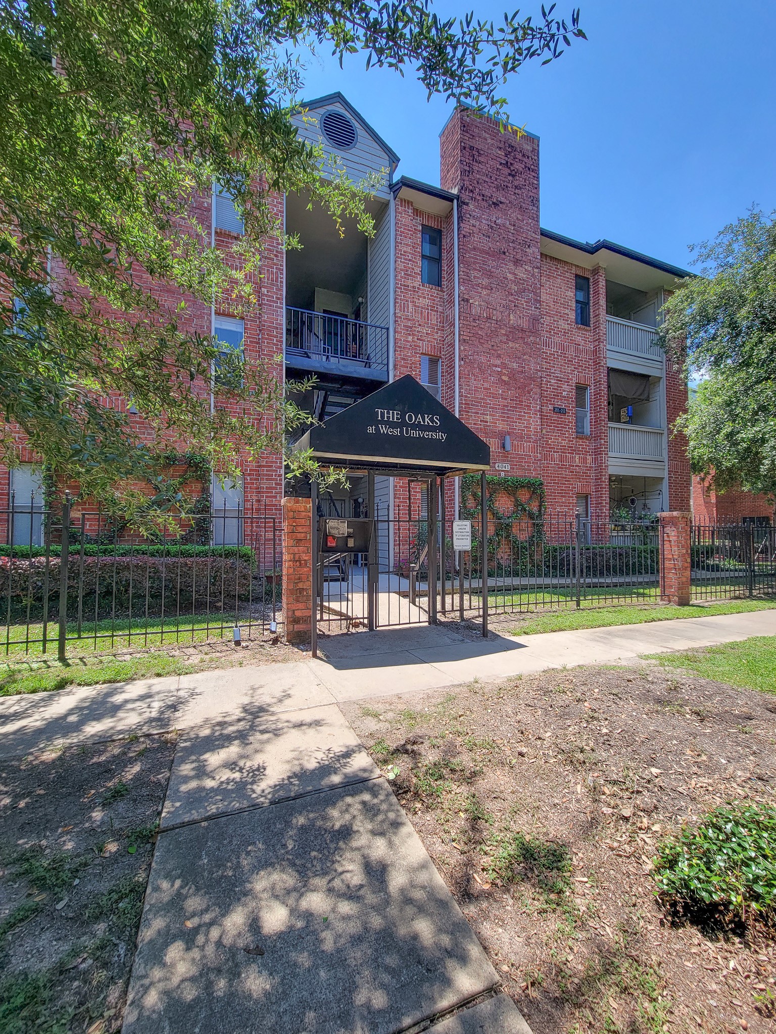 4041 Drake Street, Unit 116 Houston, TX 77005 - Photo 25 of 27 a front view of a house with a yard and garage