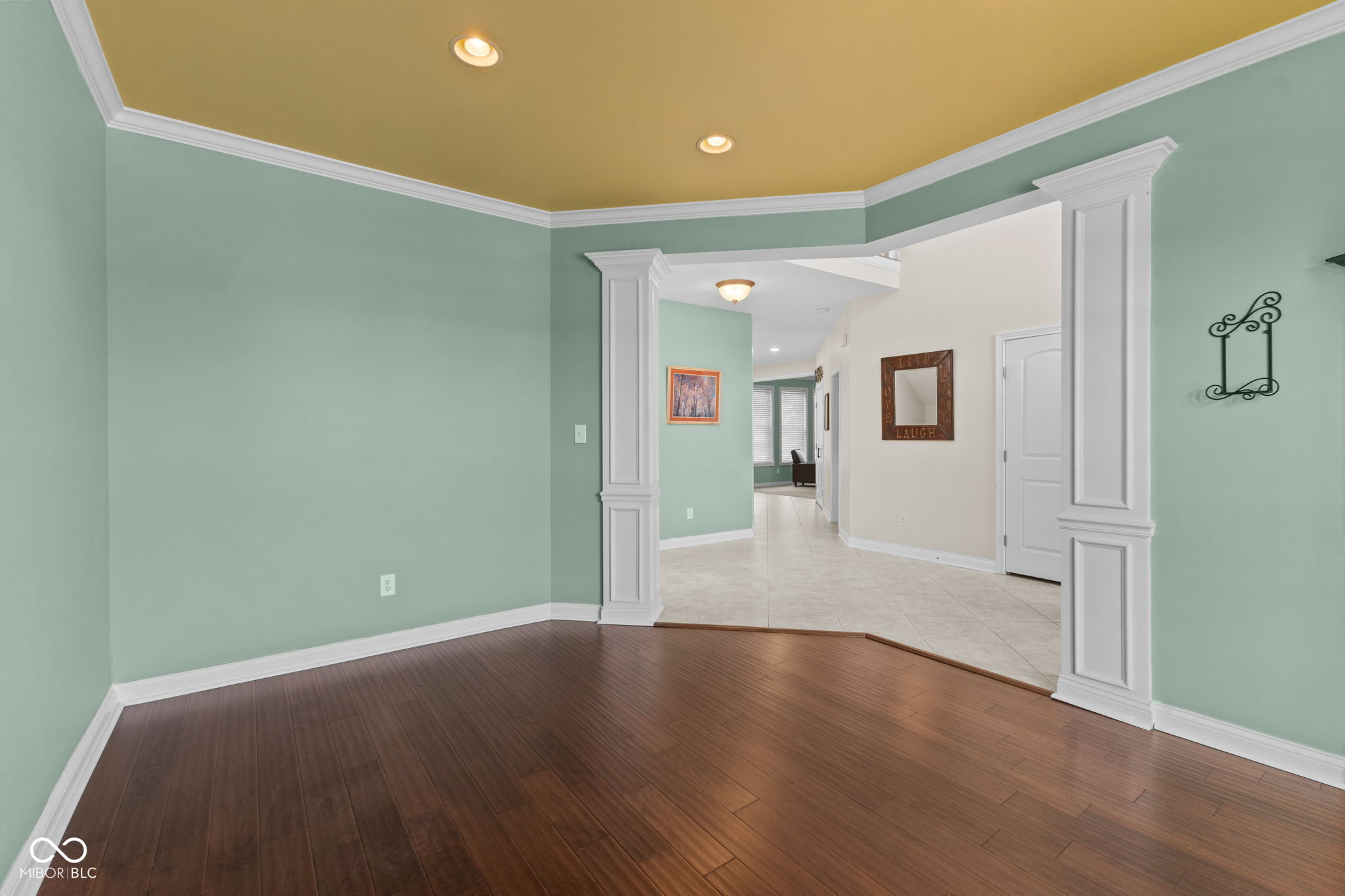 4637 Shadow Ridge Boulevard Greenwood, IN 46143 - Photo 7 of 59 Gallery Image 7