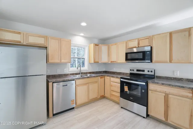 $2,250 | 458 Country Pl Drive, Tobyhanna, PA 18466