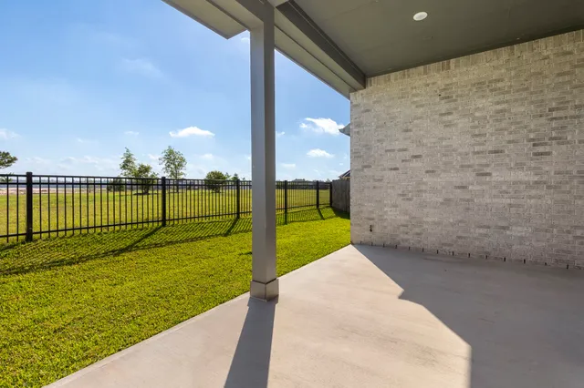 a view of a pathway with a yard