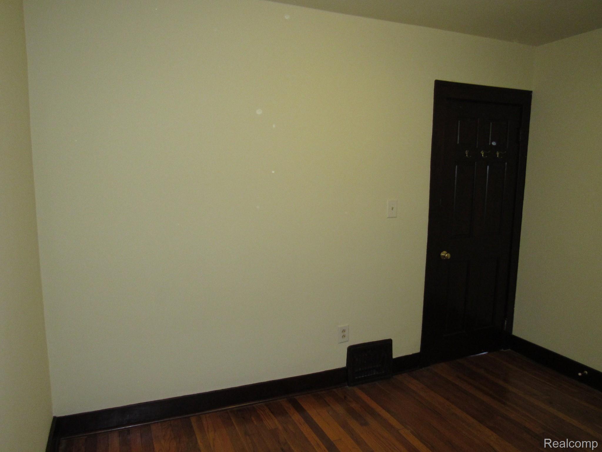 16 West Rutgers Avenue Pontiac, MI 48340 - Photo 18 of 36 16 W RUTGERS PONTIAC (123).JPG