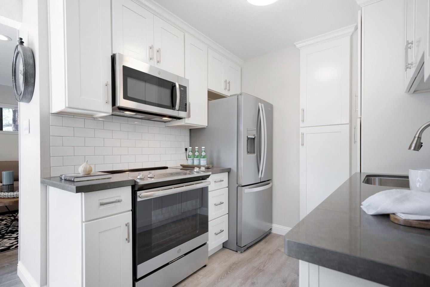 2506 West Middlefield Road Mountain View, CA 94043 - Photo 12 of 29 Gallery Image 12
